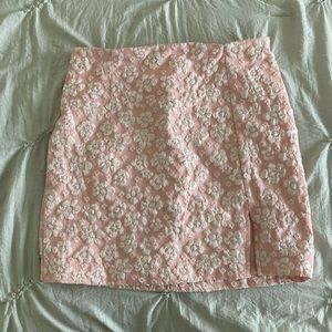 NWOT pink floral textured mini skirt with slit
